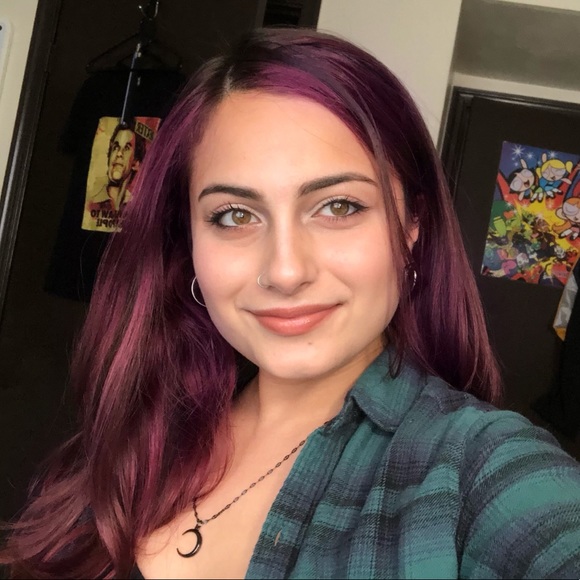 Profile Picture of Arooba Ayaz (@roobzz) on Poshmark