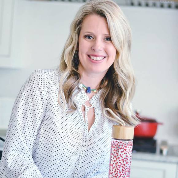 Amberly Deavours - Poshmark Profile Picture of Amberly Deavours (@momberlyd) on Poshmark