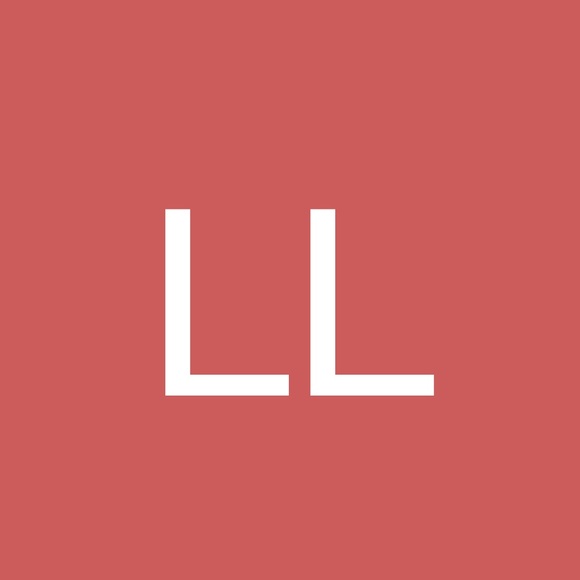 Profile Picture of Loren Larson (@loren593868) on Poshmark