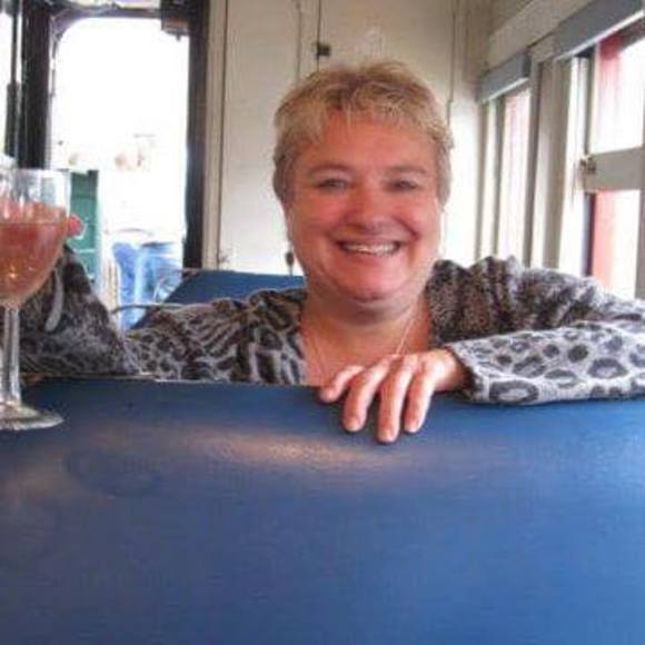 Profile Picture of Lisa Bataille (@lbataille) on Poshmark