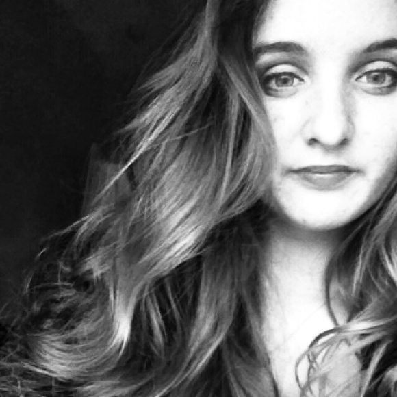 Profile Picture of Katie Bueter (@katieeebueter) on Poshmark