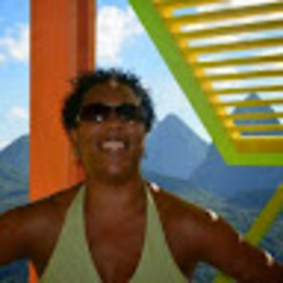 Profile Picture of Cassandra De souza (@beachsexy) on Poshmark