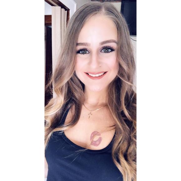 Profile Picture of Alexa Malynne (@lexamalynne) on Poshmark