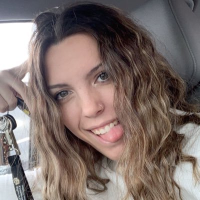 Profile Picture of Leahhhh  🌞 (@CharetteLeah) on Twitter