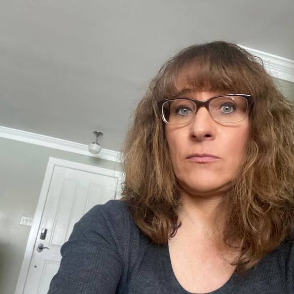 Profile Picture of Janet Earnest (@janetearnest) on Poshmark