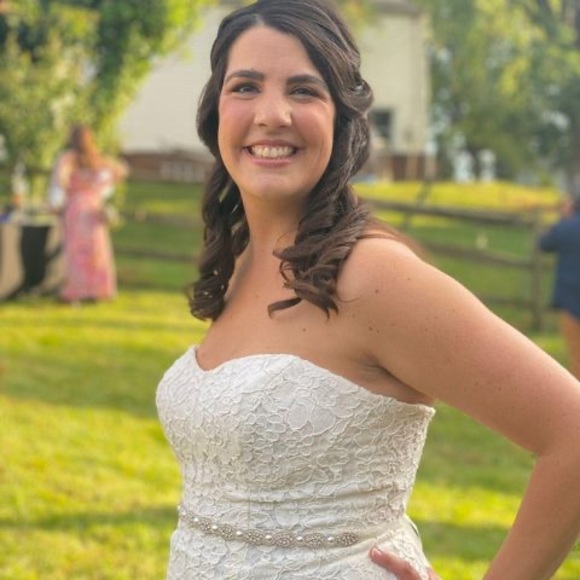 Profile Picture of Fernanda Mafra thompson (@fezinha_mafra) on Poshmark