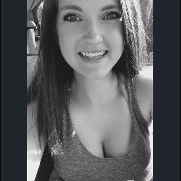 Profile Picture of Jasmine England (@jengland303) on Poshmark