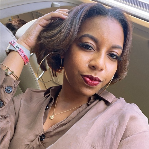 Profile Picture of Simone Carey (@si_money26) on Poshmark