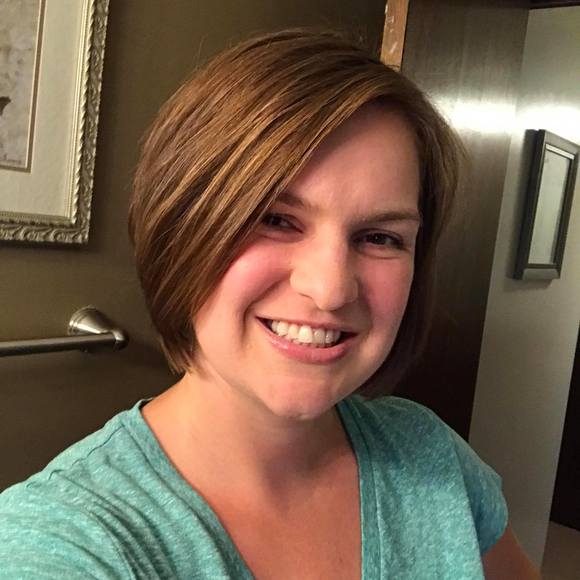 Profile Picture of Stefanie Ryneski (@handsforthelord) on Poshmark