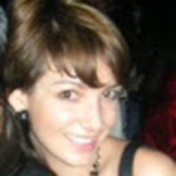 Profile Picture of Amanda Curtis (@amandacurtis87) on Poshmark