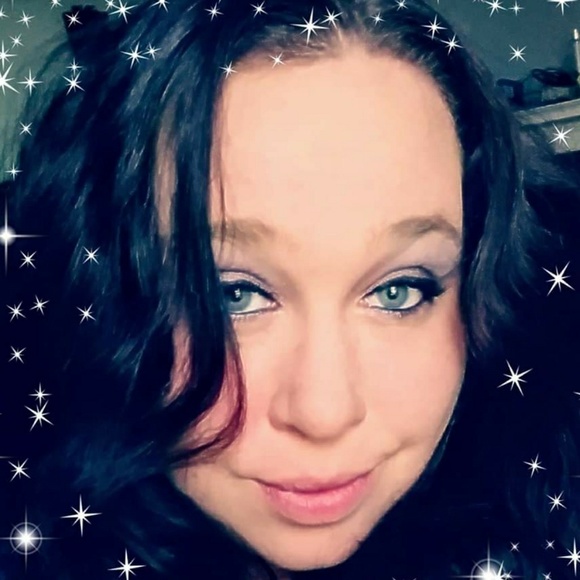 Profile Picture of Steffanie Davis (@steffme526) on Poshmark