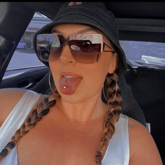 Sabrina Bensi - Poshmark Profile Picture of Sabrina Bensi (@sabrinabensi) on Poshmark