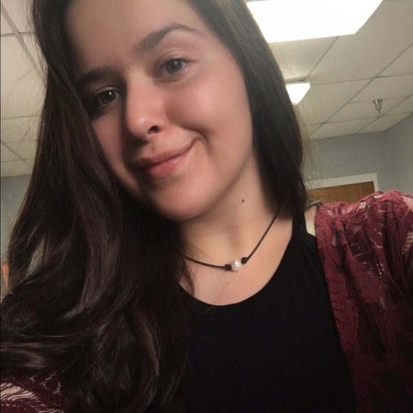 Profile Picture of Bryanna Emery (@bryemery) on Poshmark