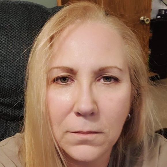 Profile Picture of Robin Weisser corbett (@rcorbett5025) on Poshmark