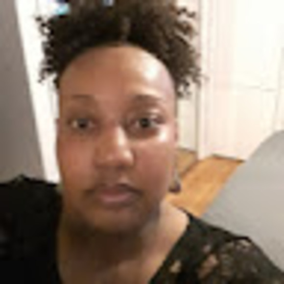 Profile Picture of Leona Boardley (@leona081) on Poshmark