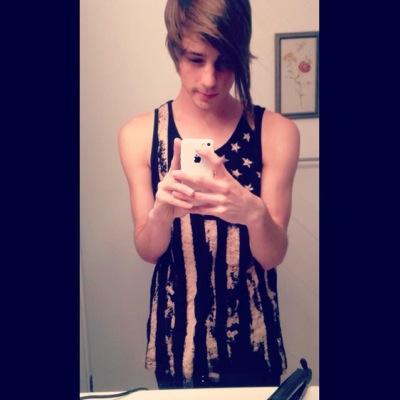 Profile Picture of Jon Iverson Is Bae (@Imjonnyboysgf) on Twitter