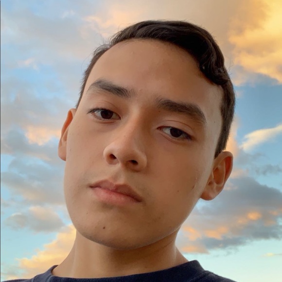 Profile Picture of Steven Araujo (@steven_araujo) on Poshmark