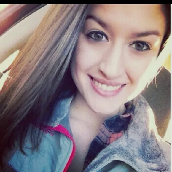 Profile Picture of Kayla Etheridge (@kmichellee96) on Poshmark