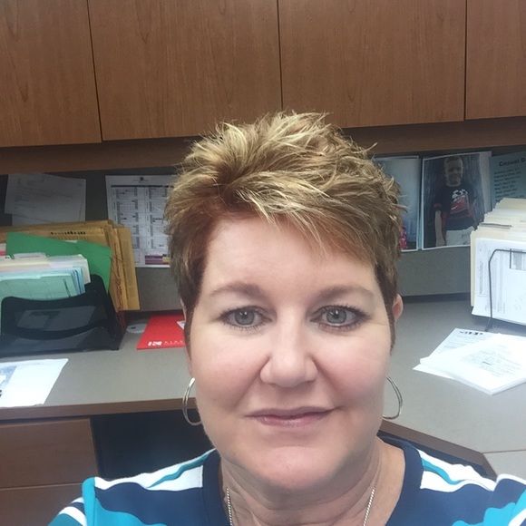 Profile Picture of Diane Huwer (@huwerdi) on Poshmark