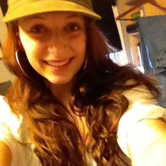 Profile Picture of Janet Davis (@jayy_davis) on Poshmark