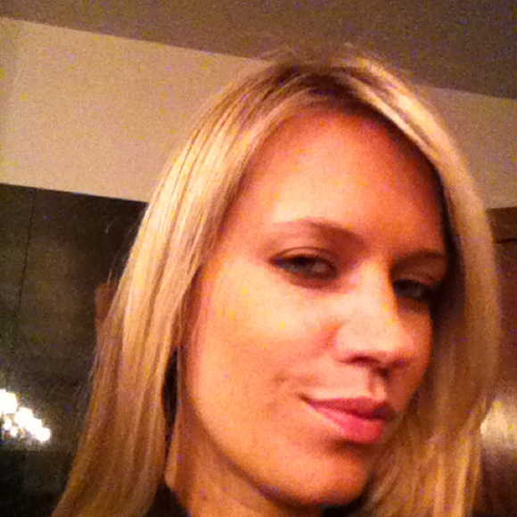 Profile Picture of Aleksa Nappo (@avuteli) on Poshmark