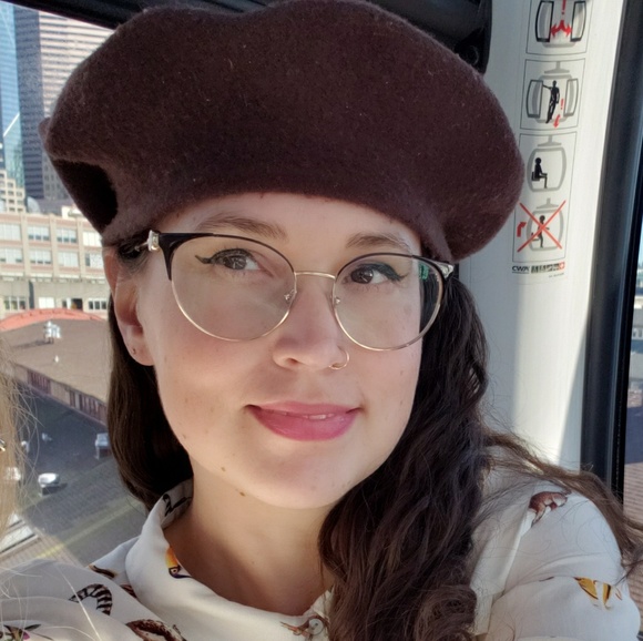 Profile Picture of Jenna Ramsay (@tolkienj) on Poshmark