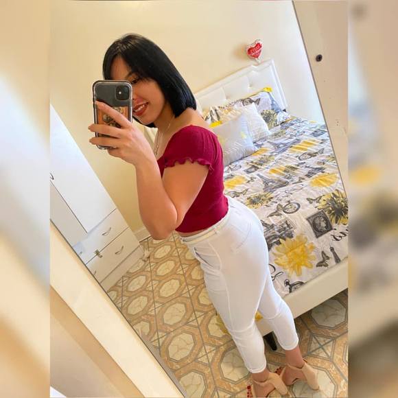 Profile Picture of Jazmin Capellan (@jazmin_capellan) on Poshmark