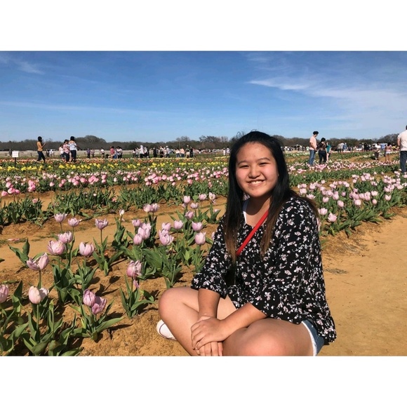 Profile Picture of Lucy Kim (@lulukimmm) on Poshmark