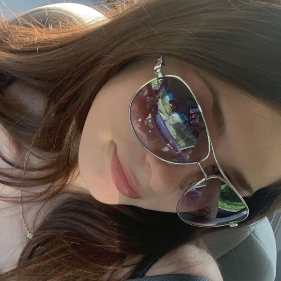 Profile Picture of Julia Hasson (@juliaaahasson) on Poshmark
