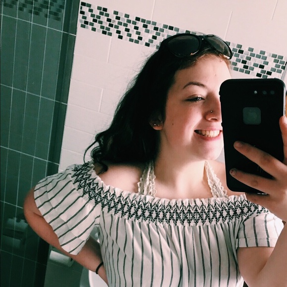 Profile Picture of Bri Joyner (@brij11) on Poshmark