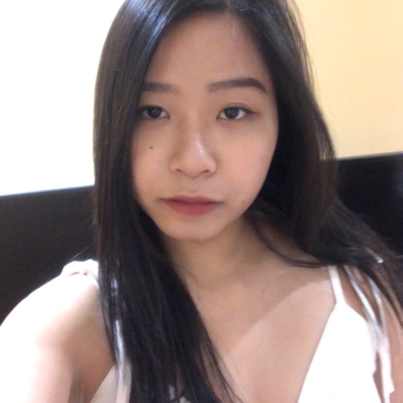 Profile Picture of Tsuitsui Huynh (@hhthuy96) on Poshmark