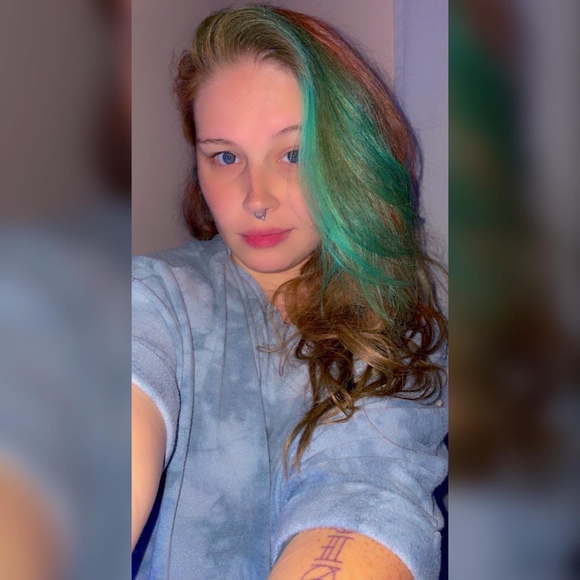 Profile Picture of Marissa Downs (@mriss_19xx) on Poshmark