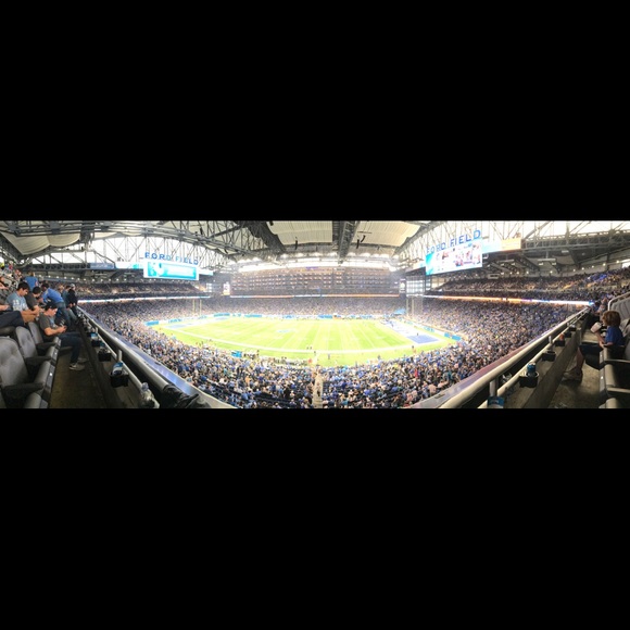 Profile Picture of Josh Bland (@twothumbs) on Poshmark