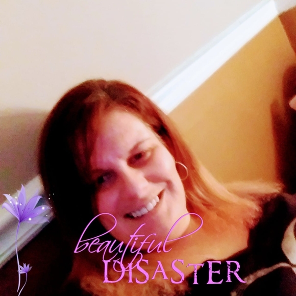 Profile Picture of Srie Henebry (@srie80) on Poshmark