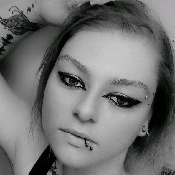 Shawna Thomson - Tiktok Profile Picture of Shawna Thomson (@shawnathomson) on Tiktok