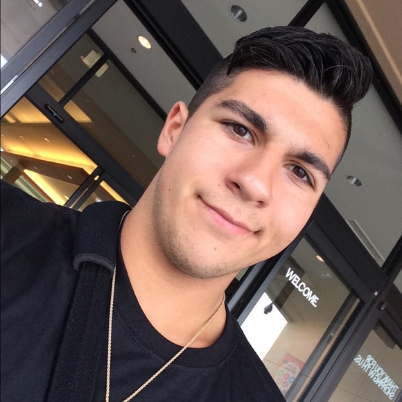 Profile Picture of Sam Edmondson (@same43) on Poshmark