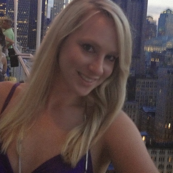Profile Picture of Kathleen Durkin (@durkink1) on Poshmark