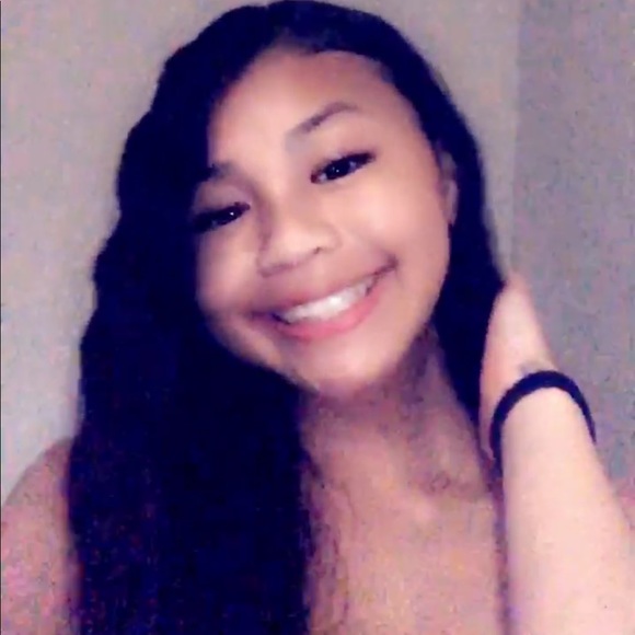 Profile Picture of Angelina Ngop (@angelinaaa209) on Poshmark