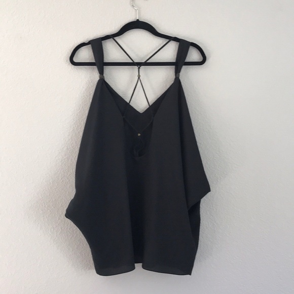 Profile Picture of Tori Madonick (@toriiscloset123) on Poshmark