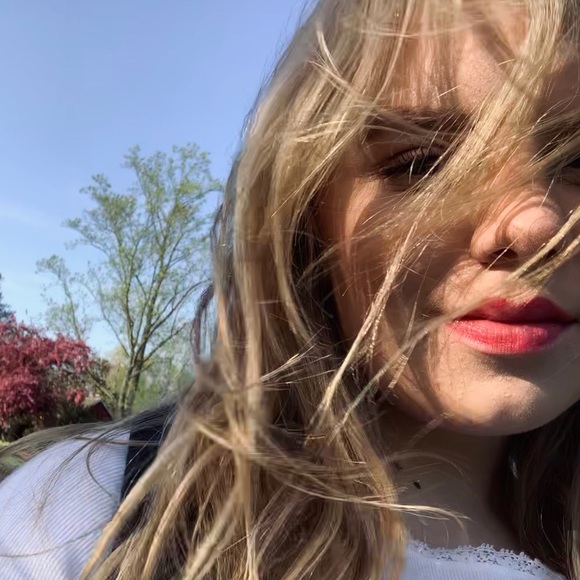 Profile Picture of Hannah Toton (@ht_twilite) on Poshmark