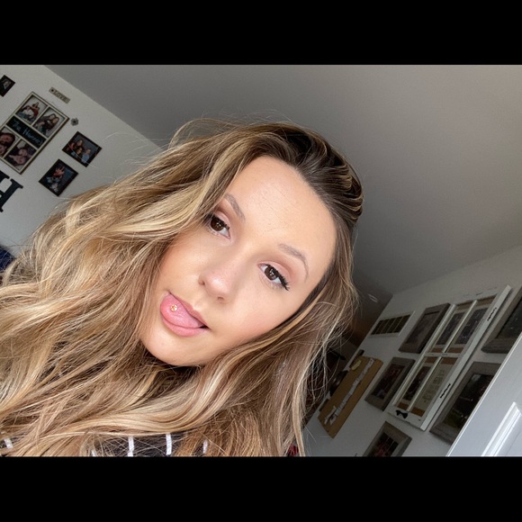 Profile Picture of Lynnsey Hamner (@lynnseyhamner) on Poshmark