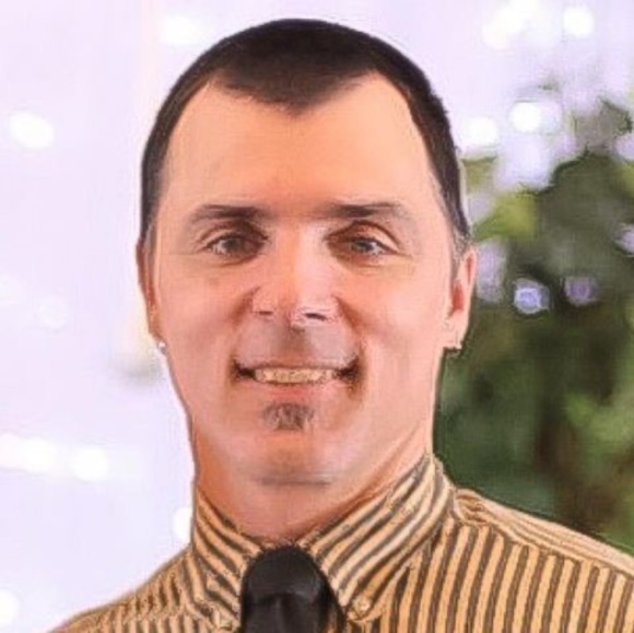 Profile Picture of Peter Locke (@lockep920) on Poshmark
