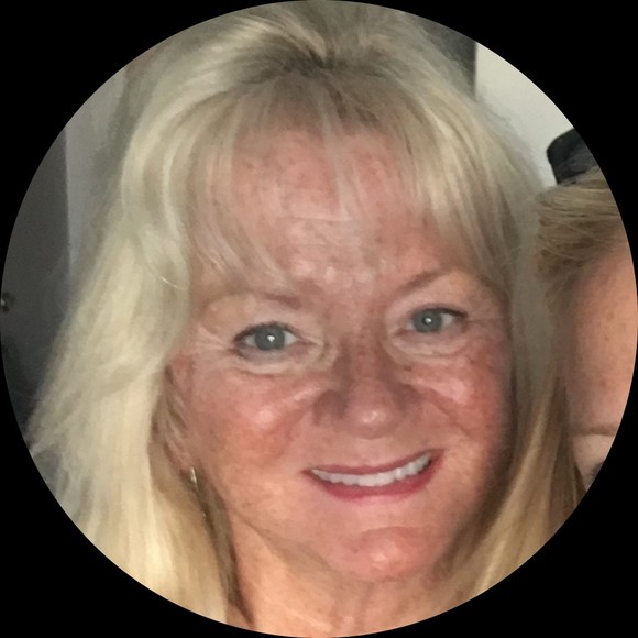 Profile Picture of Julia Frossard (@frossj5) on Poshmark