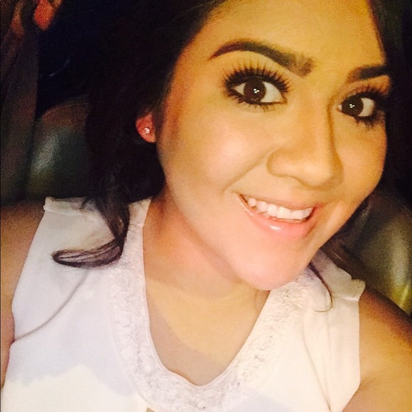 Profile Picture of Vivian Cordero (@corderov32) on Poshmark