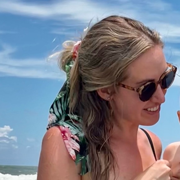 Profile Picture of Hannah Dowling (@evansh23) on Poshmark