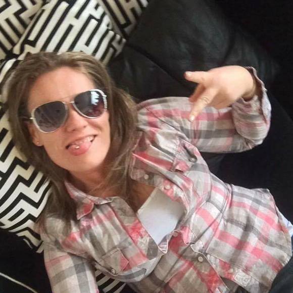 Profile Picture of Melanie Guhde (@sweetdreams4u2c) on Poshmark