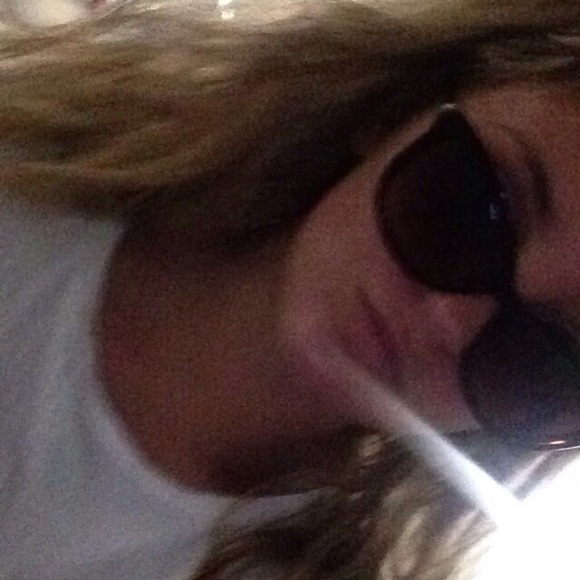 Profile Picture of Brianna Serapiglia (@briannams0619) on Poshmark