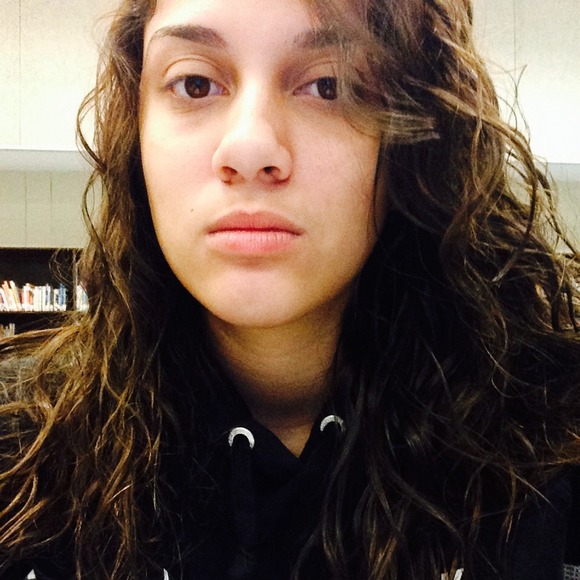 Profile Picture of Ashley Casiano (@ashleyjannelle) on Poshmark