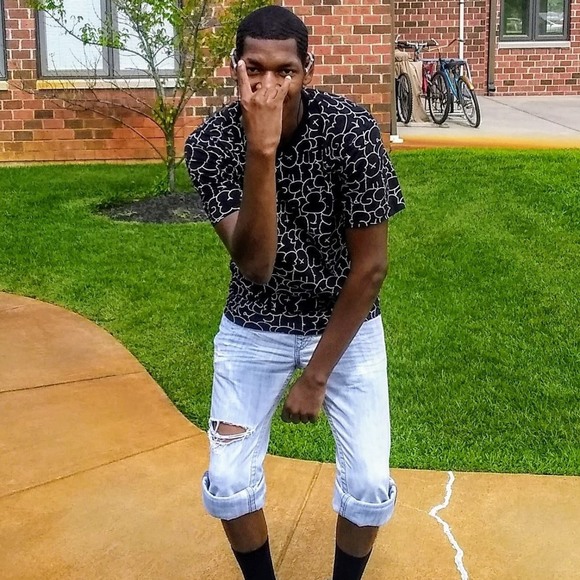 Profile Picture of Grip Gully (@gripgully) on Poshmark