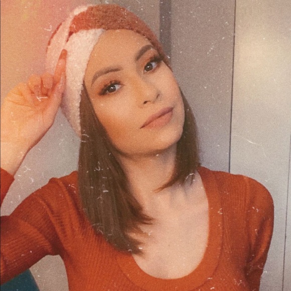 Profile Picture of Yuliana Camacho (@camachoyuliana) on Poshmark